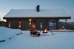 Ferienhaus, 4 Schlafzimmer, Terrasse, Bergblick | Unterkunftsgelände