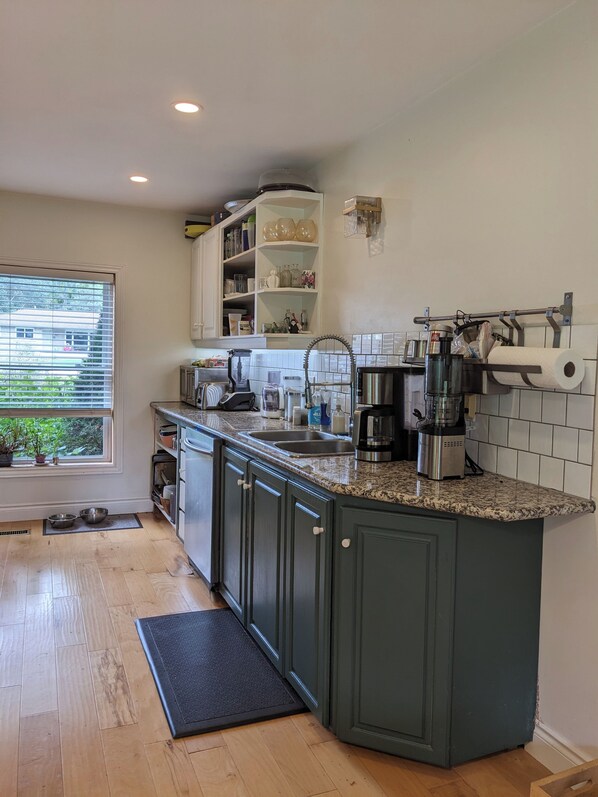 Microwave, oven, stovetop, dishwasher
