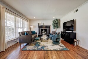 TV, fireplace
