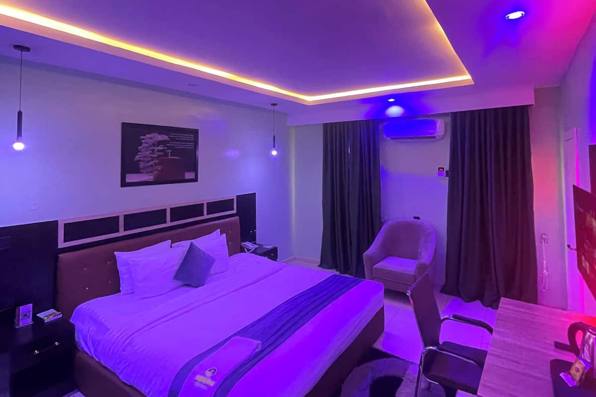 Rom – executive | Skrivebord, skrivebord for bærbar PC og wi-fi (inkludert)