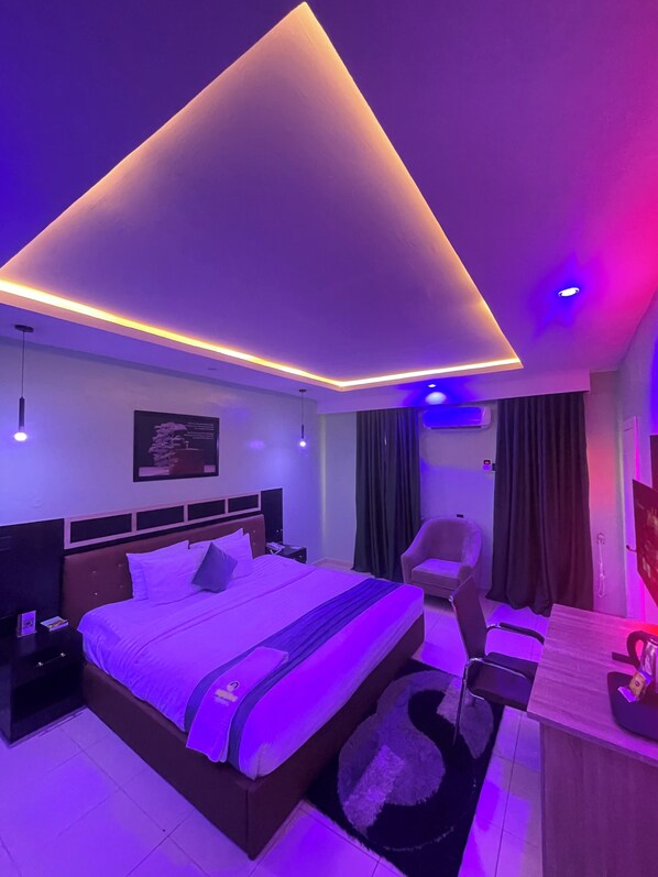 Rom – executive | Skrivebord, skrivebord for bærbar PC og wi-fi (inkludert)