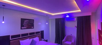 มาราคานาลักชัวรี โรงแรม & สวีทส์  