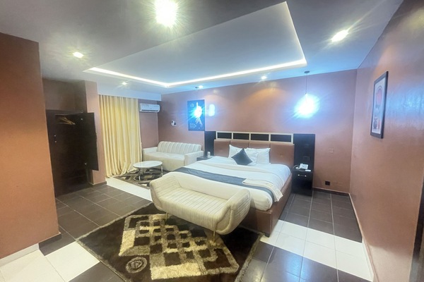 Luxury Room | Desk, laptop workspace, free WiFi