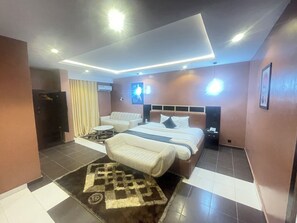 Luksusrom | Skrivebord, skrivebord for bærbar PC og wi-fi (inkludert)