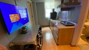Fridge, microwave, stovetop, cookware/dishes/utensils