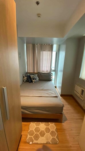 2 bedrooms, bed sheets