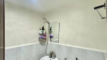 Shower, towels