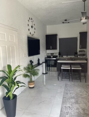 Microondas, horno y parrilla de estufa