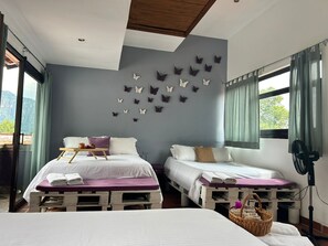 Muebles diferentes, espacio para trabajar con laptop y wifi gratis 