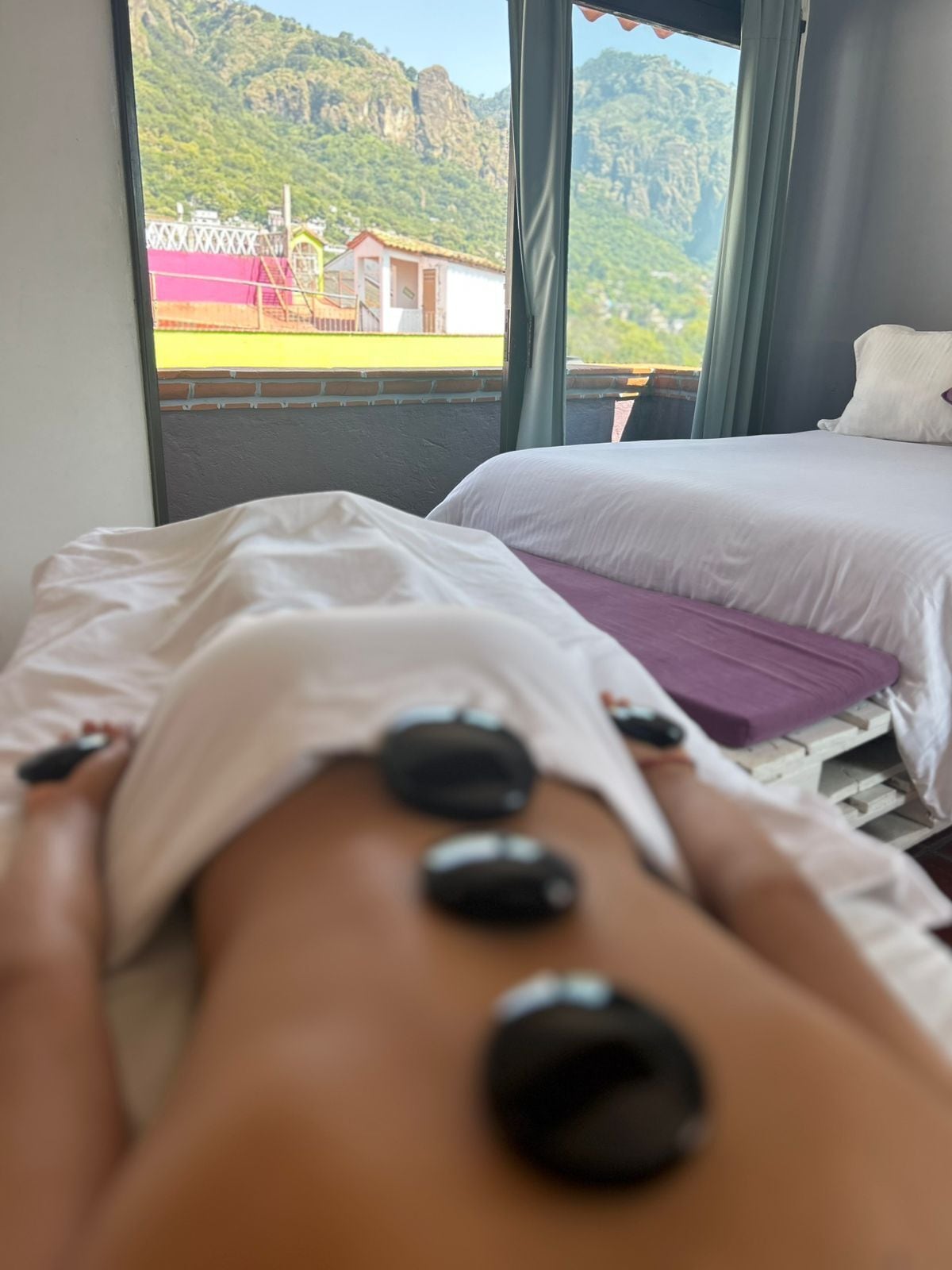 Aromaterapia y masajes con piedras calientes 