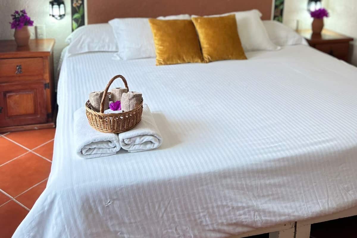 Individually furnished, laptop workspace, free WiFi, bed sheets