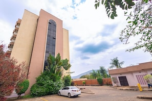 Free self-parking - Altis Apartments (Kigali)