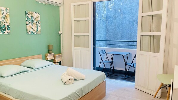 1 habitación, tabla de planchar con plancha, internet y ropa de cama 