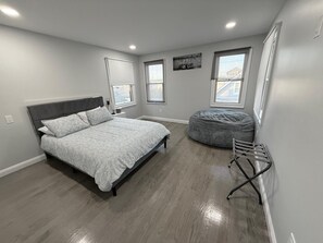 4 bedrooms, iron/ironing board, free WiFi, bed sheets