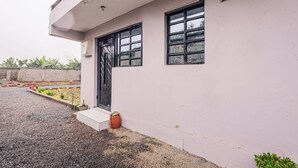 A building with a sign reading "Home Sweet Home." - Cozy Stays by J-perfect getaway 1-bedroom apartment in Githunguri (Githunguri)