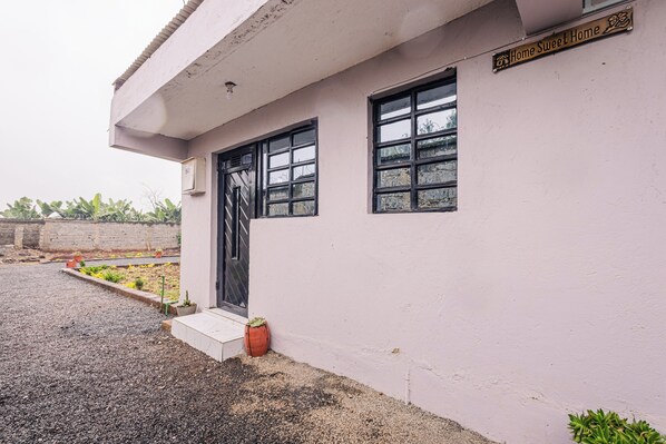 Exterior detail - Cozy Stays by J-perfect getaway 1-bedroom apartment in Githunguri (Githunguri)