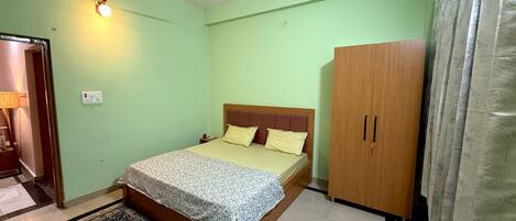 1 bedroom, iron/ironing board, bed sheets