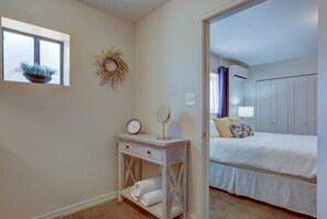 Strykejern/-brett, reiseseng for barn, wi-fi og sengetøy