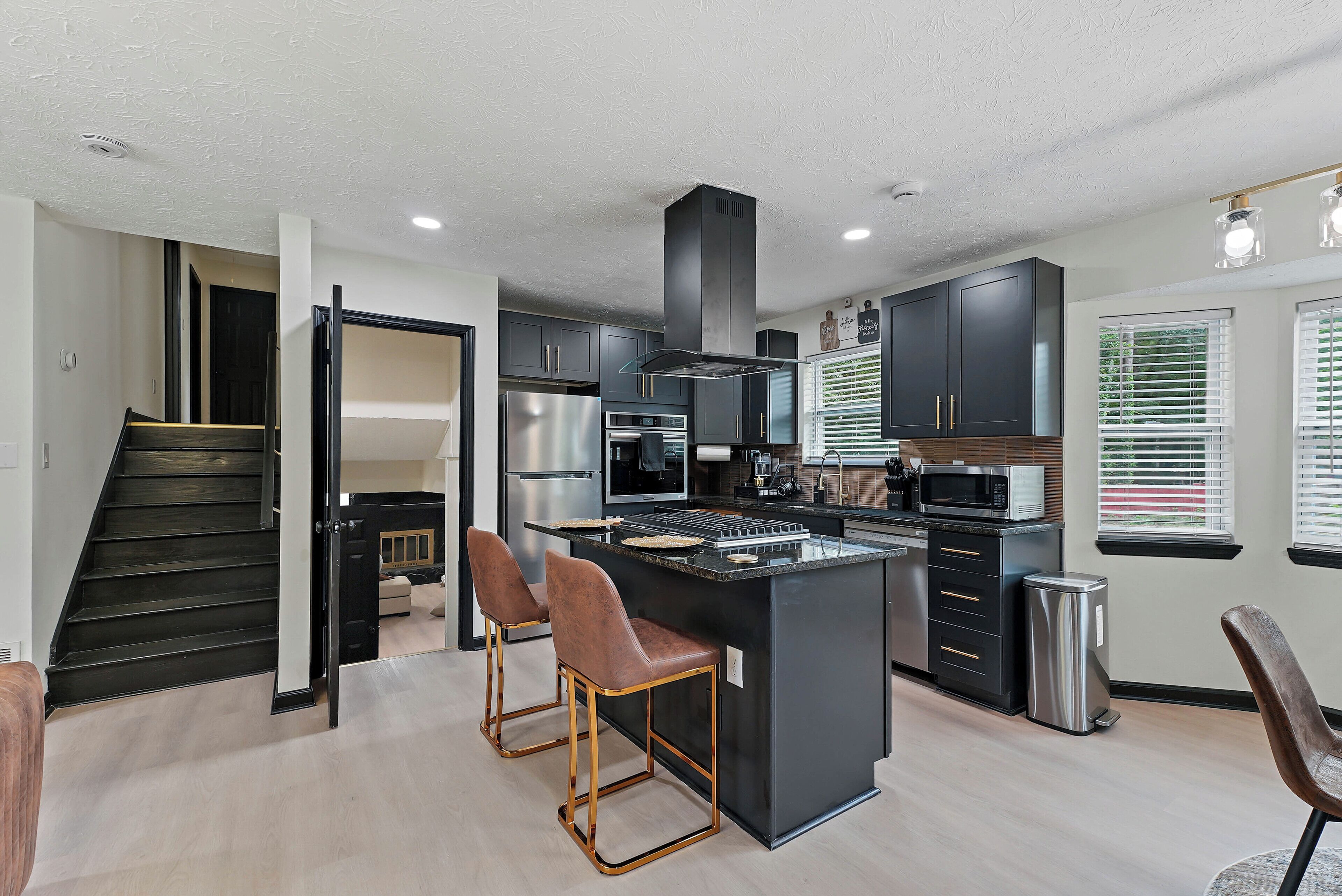 ثلاجة، ميكروويف، فرن، موقد طهي مسطح