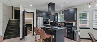 Atl family Stay Sleeps 10 with King Beds, near the Atlanta Airport.
