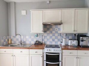 Batterie de cuisine, vaisselle et ustensiles