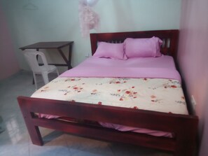 Comfort Studio, Courtyard View | Desk, laptop workspace, free WiFi