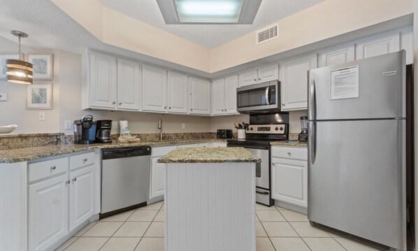 Kondominium Khas, 3 kamar tidur, pemandangan pantai, menghadap pantai | Dapur pribadi | Lemari es, microwave, oven, dan kompor