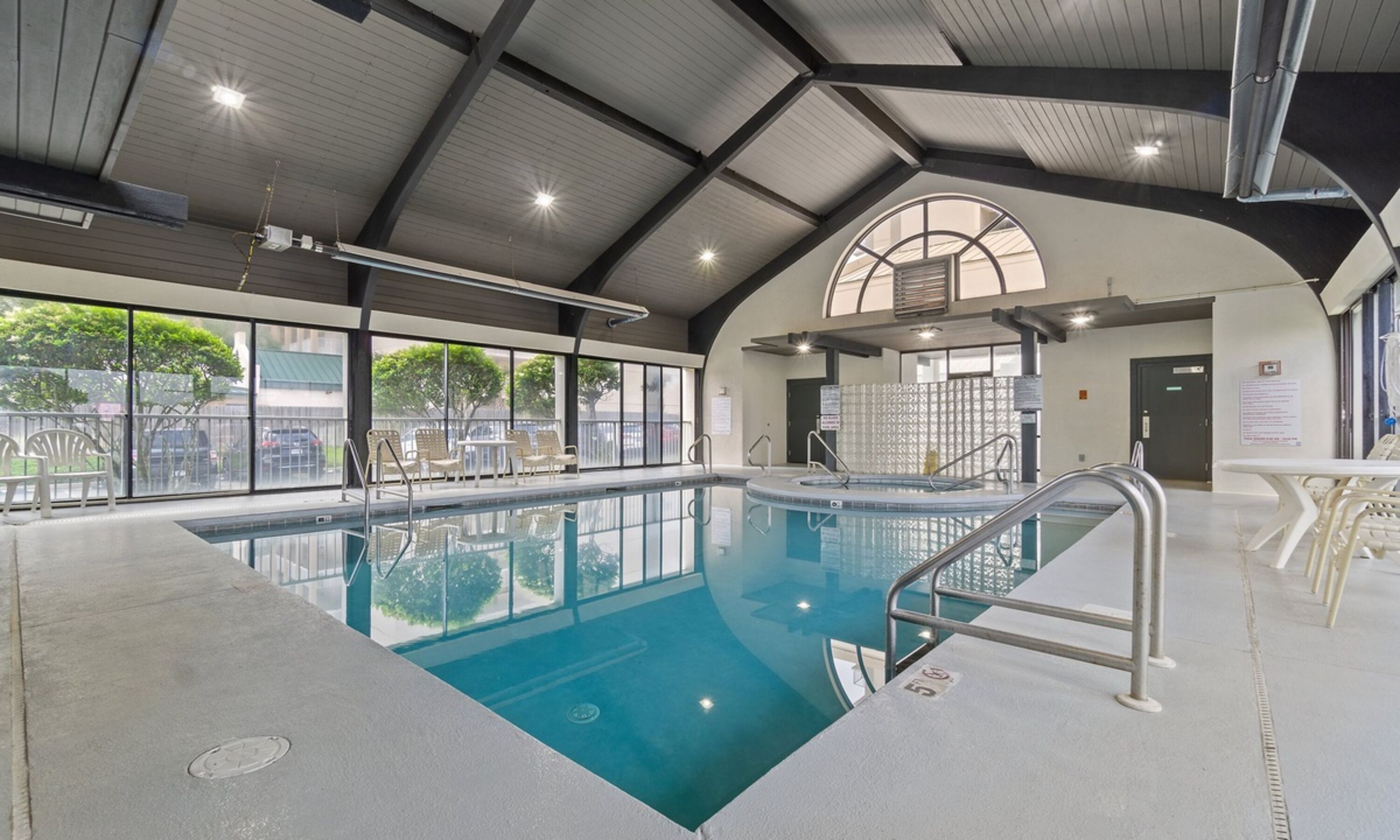 Piscine couverte, piscine extérieure