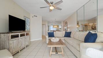 Signature Condo, 3 Bedrooms, Beach View, Beachfront | Living room