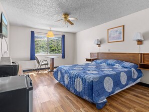 Basic Double Room | Desk, free WiFi - Luxury Inn (Cheyenne)
