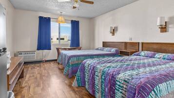 Habitación cuádruple básica | Escritorio y wifi gratis