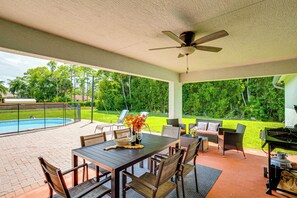 Outdoor dining - Private Pool & Fire Pit: Home in West Palm Beach! (West Palm Beach)