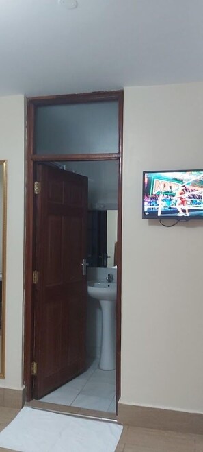 Deluxe Double Room, City View | Bathroom | Shower, free toiletries, slippers, towels
