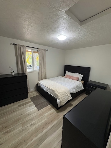 Cozy Simplicity 2-bedroom townhome in charming Eugene with pool area.