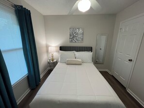 1 bedroom, free WiFi, bed sheets - Stylish Townhome Guest Room with Guest Bath (Greensboro)