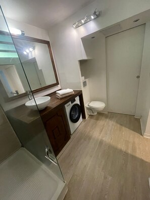 Toallas y papel de baño 