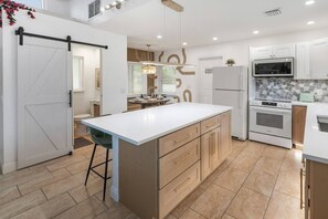 Coffee/tea maker, fridge, microwave, oven