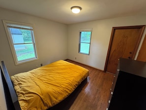 2 bedrooms, desk, iron/ironing board, WiFi