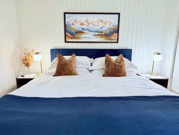 4 slaapkamers, een strijkplank/strijkijzer, reisbedje, gratis wifi