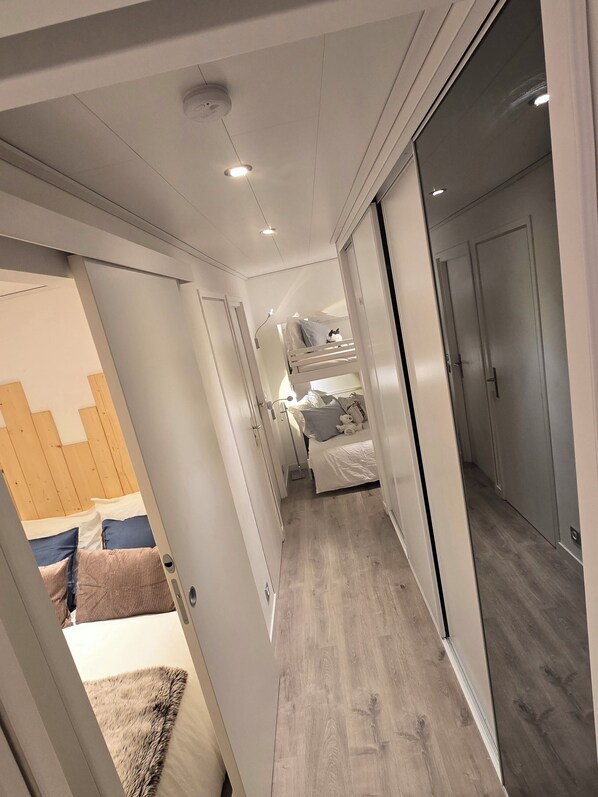 2 bedrooms, WiFi, bed sheets - Le FRANCINE - VAL THORENS - 6 PEOPLE- 50 m FROM THE SLOPES (Les Belleville)