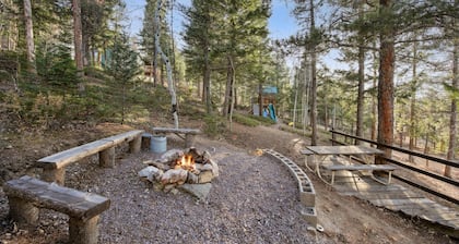 Picturesque 4BR/3BA Sanctuary w/ Hot tub+Fire pits @8600ft - GGC State Park!!!