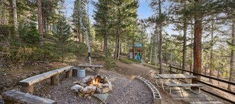 Picturesque 4BR/3BA Sanctuary w/ Hot tub+Fire pits @8600ft - GGC State Park!!!