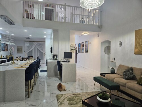 Beautiful 6 Room House - 10 Minutes from Disney World Parks