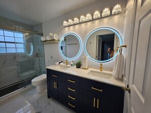 Shower, hair dryer, bidet, towels