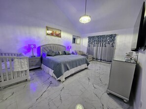6 bedrooms, iron/ironing board, WiFi, bed sheets