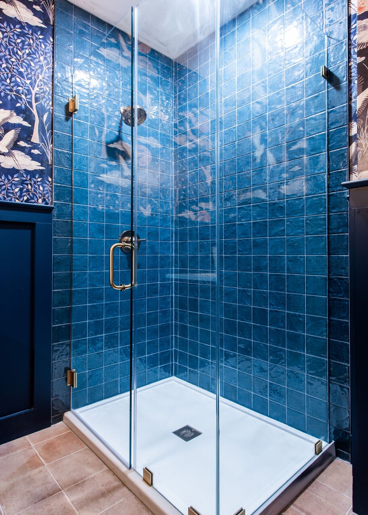 Regadera, amenidades de baño ecológicas, secadora de cabello, toallas 