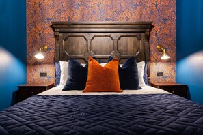 2 bedrooms, desk, iron/ironing board, travel crib