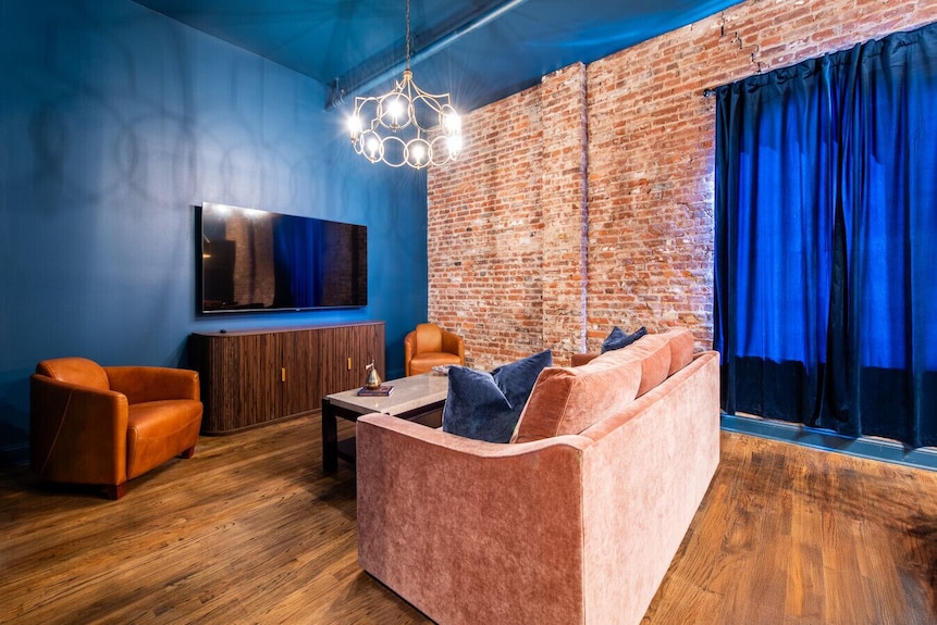 Hollyhock Suite 510: 2 Beds/1 Bath - New Albany, IN