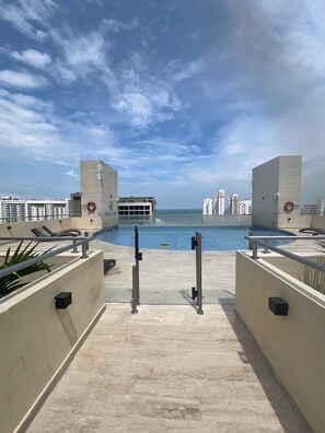 Pool - Pleasant 2-bedroom apartment with AC in Gaira (Gaira)