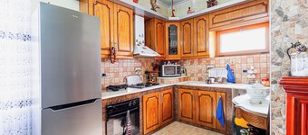 Welcoming 5-bedroom villa in Maliq